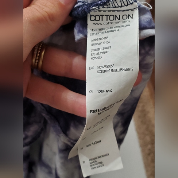 COTTON ON BLUE/PURPLE TIE DYE HIGH NECK FLOWY TANK TOP - Picture 3 of 9